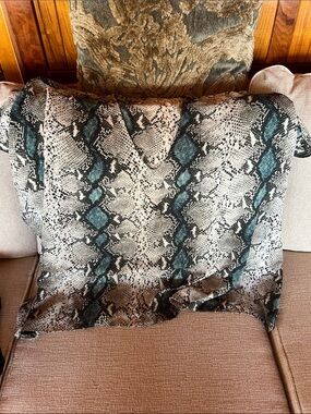 Buddy Love Snake-Pattern Reptile Hide in Teal & Cream